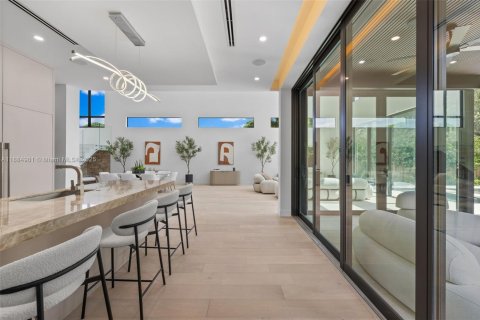 House in Miami, Florida 6 bedrooms, 398.27 sq.m. № 1941328 - photo 23