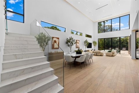 House in Miami, Florida 6 bedrooms, 398.27 sq.m. № 1941328 - photo 9