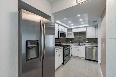 Condominio en alquiler en Saint Petersburg, Florida, 1 dormitorio, 63.92 m2 № 2106078 - foto 4