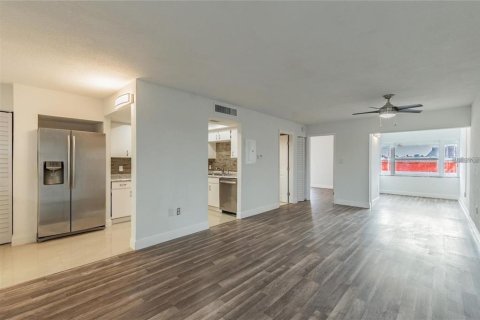 Condominio en alquiler en Saint Petersburg, Florida, 1 dormitorio, 63.92 m2 № 2106078 - foto 3