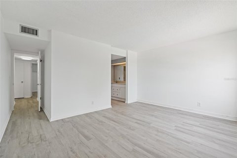 Condo in Clearwater, Florida, 2 bedrooms  № 1866315 - photo 5