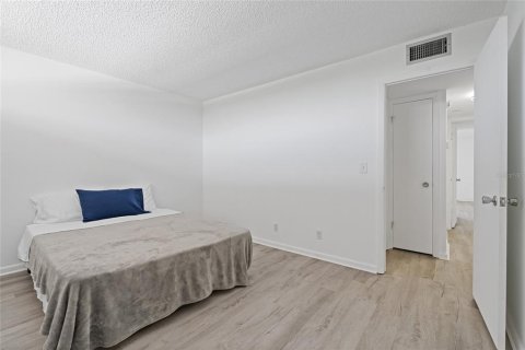 Condo in Clearwater, Florida, 2 bedrooms  № 1866315 - photo 6
