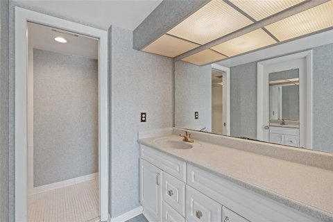 Condo in Clearwater, Florida, 2 bedrooms  № 1866315 - photo 17