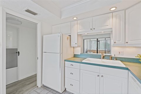 Condo in Clearwater, Florida, 2 bedrooms  № 1866315 - photo 8