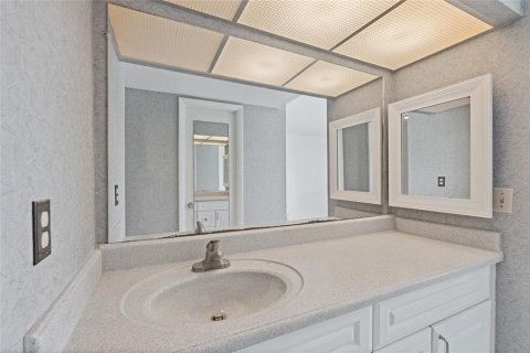 Condo in Clearwater, Florida, 2 bedrooms  № 1866315 - photo 16