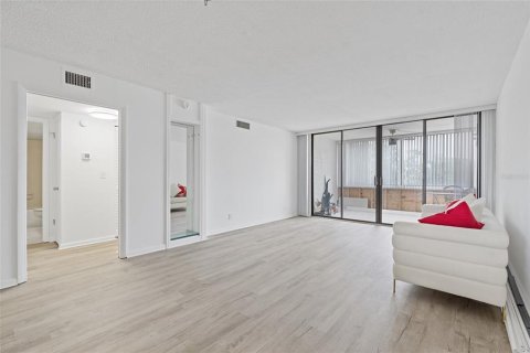 Condo in Clearwater, Florida, 2 bedrooms  № 1866315 - photo 11
