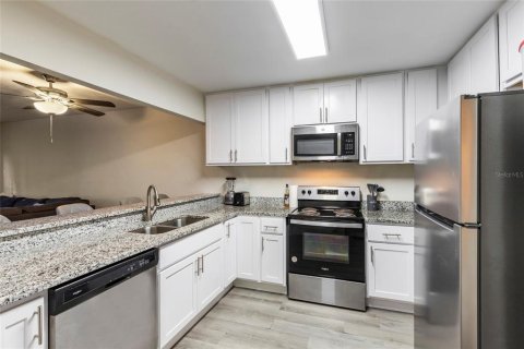 Townhouse in Jacksonville, Florida 3 bedrooms, 118.91 sq.m. № 2233259 - photo 12