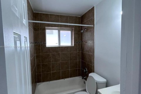 Купить коммерческую недвижимость в Майами, Флорида 132.85м2, № 2058203 - фото 12