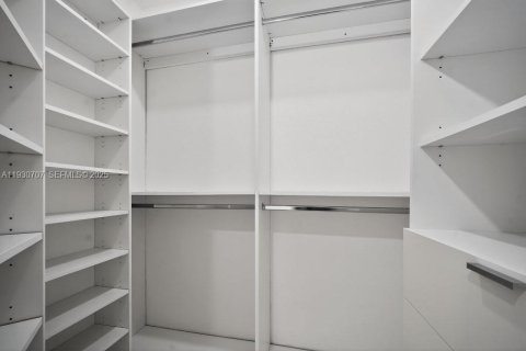 Купить виллу или дом в Дорал, Флорида 6 комнат, 199.18м2, № 1991966 - фото 29