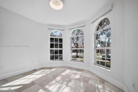 Купить виллу или дом в Дорал, Флорида 6 комнат, 199.18м2, № 1991966 - фото 12