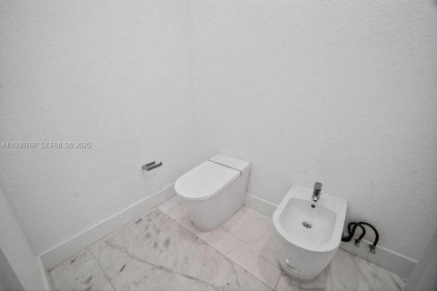 Купить виллу или дом в Дорал, Флорида 6 комнат, 199.18м2, № 1991966 - фото 22