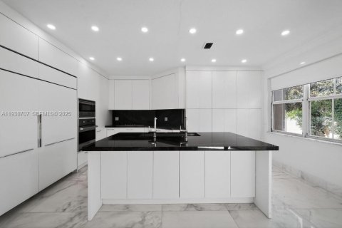 Купить виллу или дом в Дорал, Флорида 6 комнат, 199.18м2, № 1991966 - фото 4