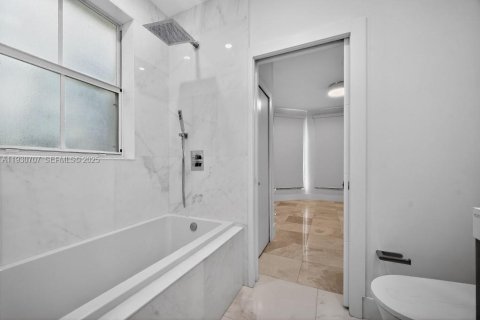 Купить виллу или дом в Дорал, Флорида 6 комнат, 199.18м2, № 1991966 - фото 21