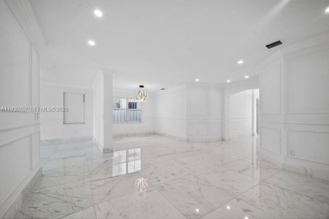 Купить виллу или дом в Дорал, Флорида 6 комнат, 199.18м2, № 1991966 - фото 9