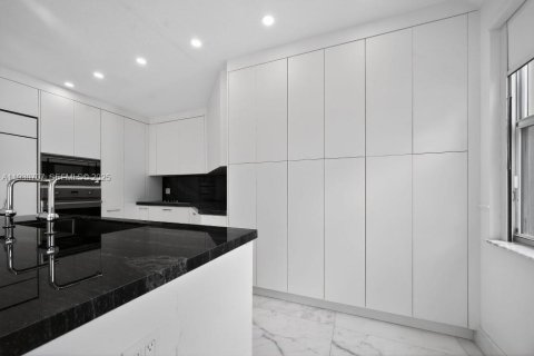 Купить виллу или дом в Дорал, Флорида 6 комнат, 199.18м2, № 1991966 - фото 8