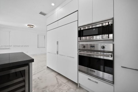 Купить виллу или дом в Дорал, Флорида 6 комнат, 199.18м2, № 1991966 - фото 6