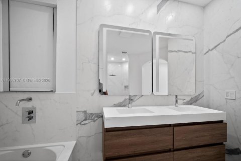 Купить виллу или дом в Дорал, Флорида 6 комнат, 199.18м2, № 1991966 - фото 28