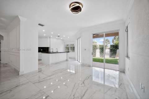 Купить виллу или дом в Дорал, Флорида 6 комнат, 199.18м2, № 1991966 - фото 15