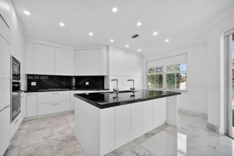 Купить виллу или дом в Дорал, Флорида 6 комнат, 199.18м2, № 1991966 - фото 3