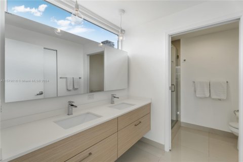 Condo in Miami, Florida, 3 bedrooms  № 1170849 - photo 5