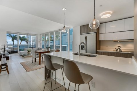 Condo in Miami, Florida, 3 bedrooms  № 1170849 - photo 1