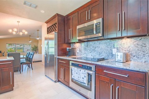 House in Tampa, Florida 3 bedrooms, 158.4 sq.m. № 1718848 - photo 4