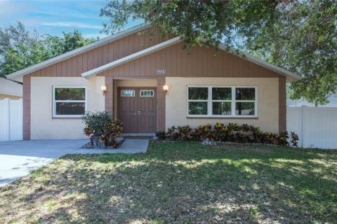House in Tampa, Florida 3 bedrooms, 158.4 sq.m. № 1718848 - photo 1