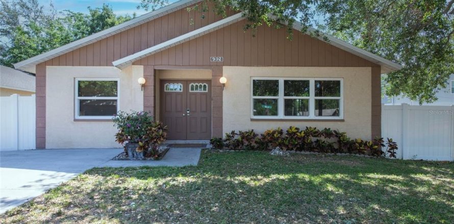 House in Tampa, Florida 3 bedrooms, 158.4 sq.m. № 1718848
