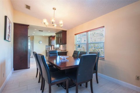 House in Tampa, Florida 3 bedrooms, 158.4 sq.m. № 1718848 - photo 10