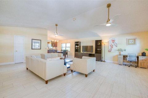 House in Tampa, Florida 3 bedrooms, 158.4 sq.m. № 1718848 - photo 6