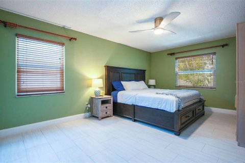 House in Tampa, Florida 3 bedrooms, 158.4 sq.m. № 1718848 - photo 15