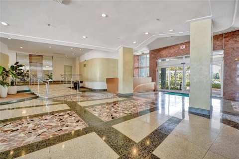 Condo in Miami Beach, Florida, 1 bedroom № 2270988 - photo 14