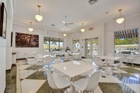 Condo in Miami Beach, Florida, 1 bedroom № 2270988 - photo 15