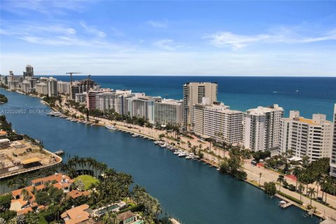 Condo in Miami Beach, Florida, 1 bedroom № 2270988 - photo 22