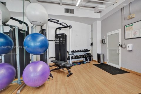 Condo in Miami Beach, Florida, 1 bedroom № 2270988 - photo 10