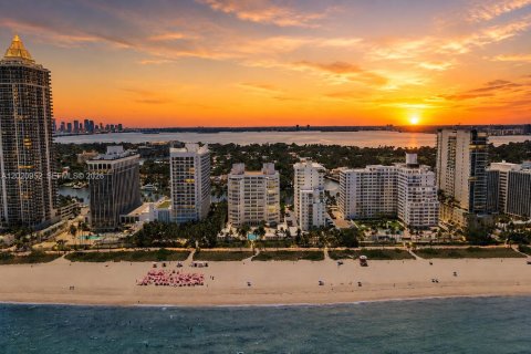 Condo in Miami Beach, Florida, 1 bedroom № 2270988 - photo 2