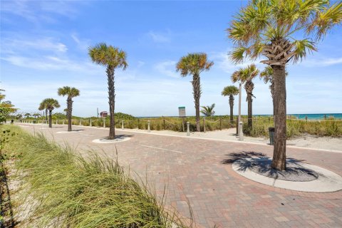 Condo in Miami Beach, Florida, 1 bedroom № 2270988 - photo 20