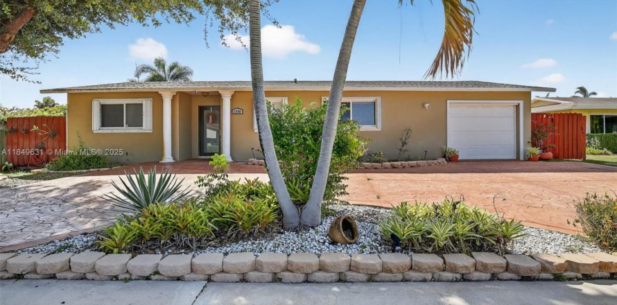 Casa en Pembroke Pines, Florida 3 dormitorios, 126.81 m2 № 1852278