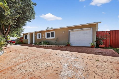 Casa en venta en Pembroke Pines, Florida, 3 dormitorios, 126.81 m2 № 1852278 - foto 3