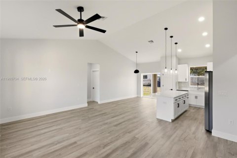 House in Sebring, Florida 3 bedrooms, 138.24 sq.m. № 2028028 - photo 6