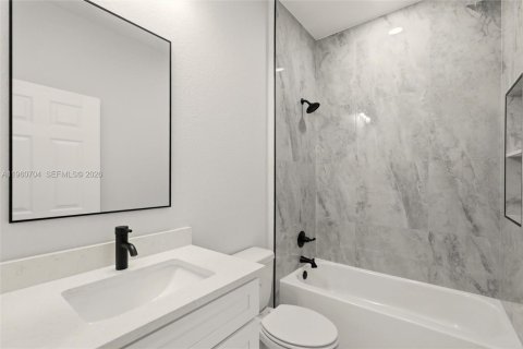 House in Sebring, Florida 3 bedrooms, 138.24 sq.m. № 2028028 - photo 21