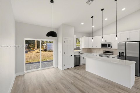 House in Sebring, Florida 3 bedrooms, 138.24 sq.m. № 2028028 - photo 8