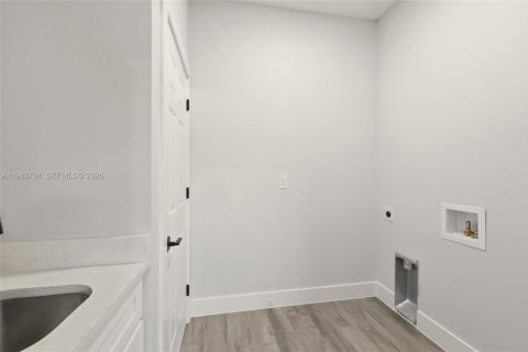 House in Sebring, Florida 3 bedrooms, 138.24 sq.m. № 2028028 - photo 26