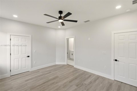 House in Sebring, Florida 3 bedrooms, 138.24 sq.m. № 2028028 - photo 12