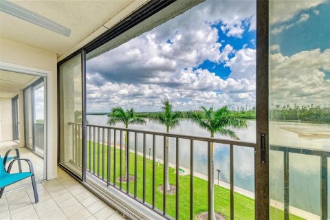 Condo in Sarasota, Florida, 2 bedrooms  № 1886820 - photo 15
