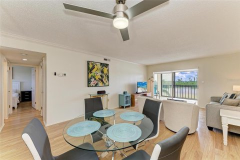 Condo in Sarasota, Florida, 2 bedrooms  № 1886820 - photo 9