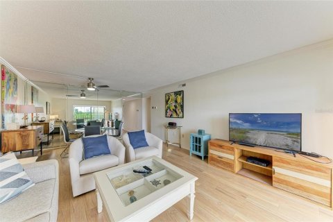 Condo in Sarasota, Florida, 2 bedrooms  № 1886820 - photo 16