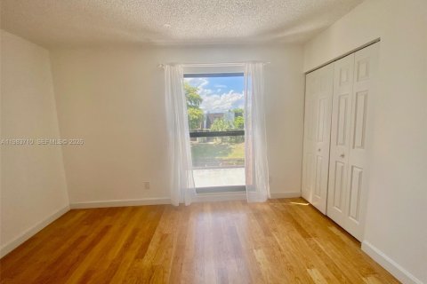 Townhouse in Pembroke Pines, Florida 2 bedrooms, 96.62 sq.m. № 2055764 - photo 8