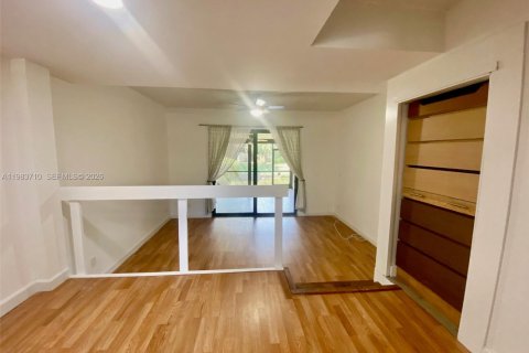 Townhouse in Pembroke Pines, Florida 2 bedrooms, 96.62 sq.m. № 2055764 - photo 9