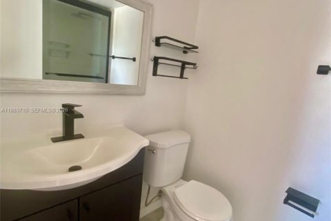 Townhouse in Pembroke Pines, Florida 2 bedrooms, 96.62 sq.m. № 2055764 - photo 6